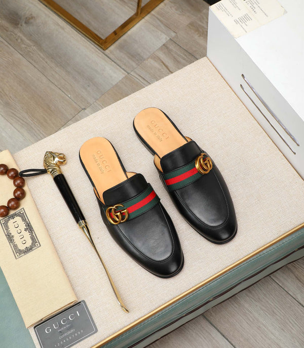 GG Mule da uomo con motivo GG intrecciato in pelle di vacchetta nera 111485