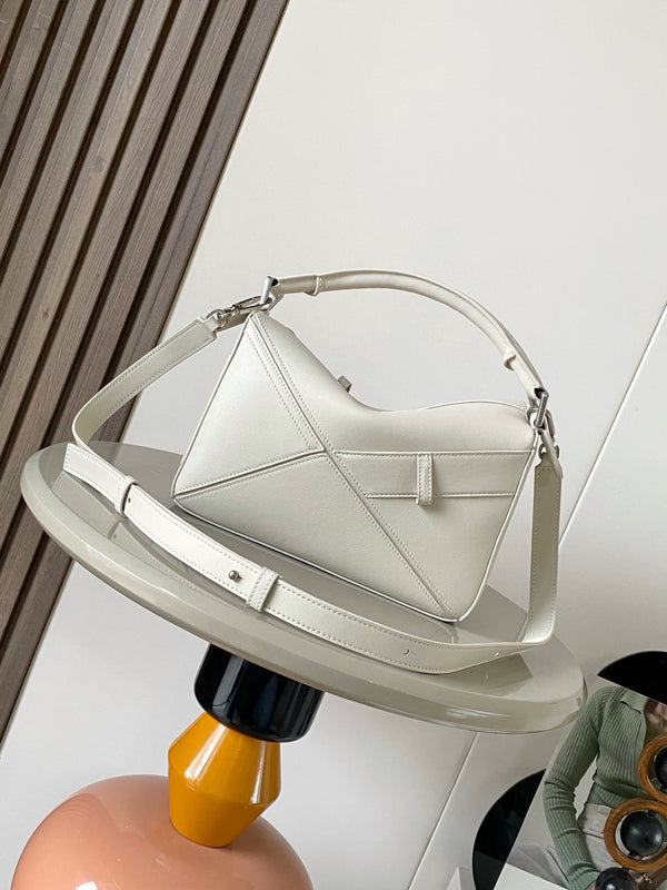 Sac Panta Small Puzzle Loewe 24 cm en cuir de veau brillant blanc