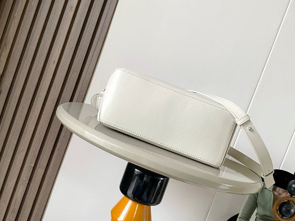 Sac Panta Small Puzzle Loewe 24 cm en cuir de veau brillant blanc