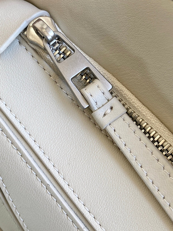 Sac Panta Small Puzzle Loewe 24 cm en cuir de veau brillant blanc