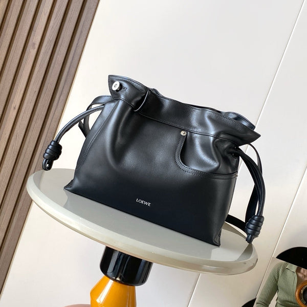 Sac pochette Flamenco moyen Loewe Panta en cuir de veau noir