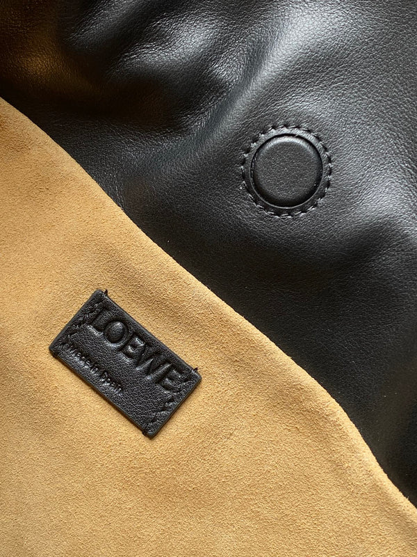 Sac pochette Flamenco moyen Loewe Panta en cuir de veau noir