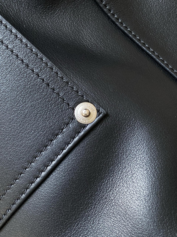 Sac pochette Flamenco moyen Loewe Panta en cuir de veau noir