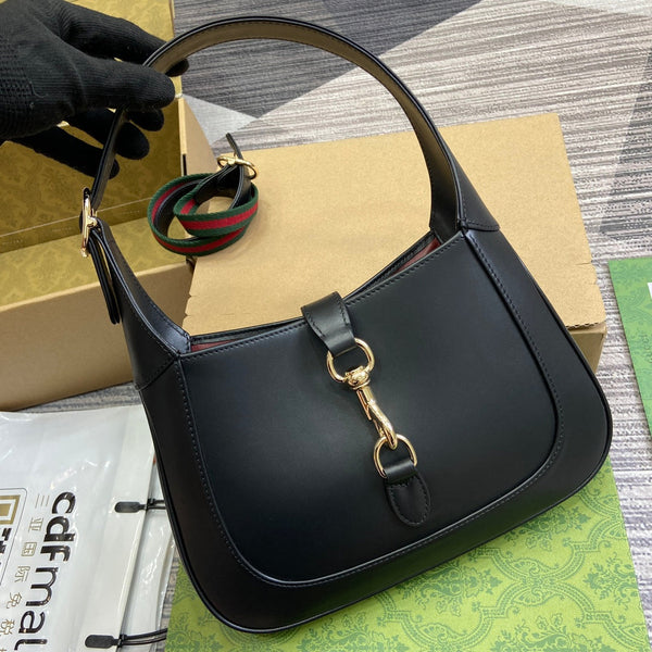 BORSA A TRACOLLA JACKIE PICCOLA 27 IN PELLE DI VITELLO NERA E FERRAMENTA ORO
