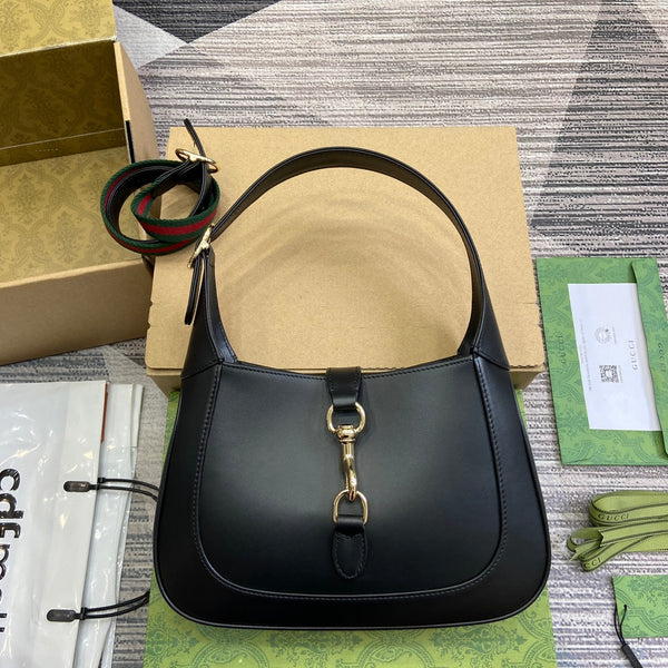 BORSA A TRACOLLA JACKIE PICCOLA 27 IN PELLE DI VITELLO NERA E FERRAMENTA ORO