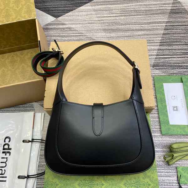 BORSA A TRACOLLA JACKIE PICCOLA 27 IN PELLE DI VITELLO NERA E FERRAMENTA ORO