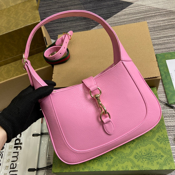 BORSA A TRACOLLA JACKIE PICCOLA 27 IN PELLE DI VITELLO LACCATA ROSA SCREPOLATA E FERRAMENTA ORO 