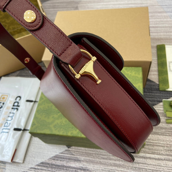 BORSA A TRACOLLA HORSEBIT 1955 25 IN PELLE DI AGNELLO ROSSO VINO CON FERRAMENTA ORO