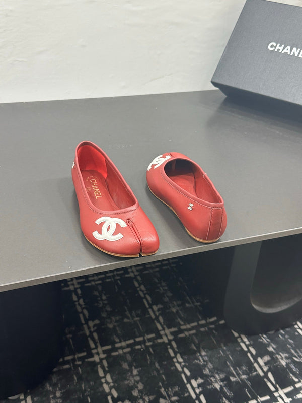 CC 26s Coco Beach Split-Toe Ballet Flats Red Lambskin 832538