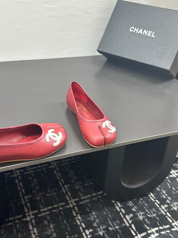 CC 26s Coco Beach Split-Toe Ballet Flats Red Lambskin 832538