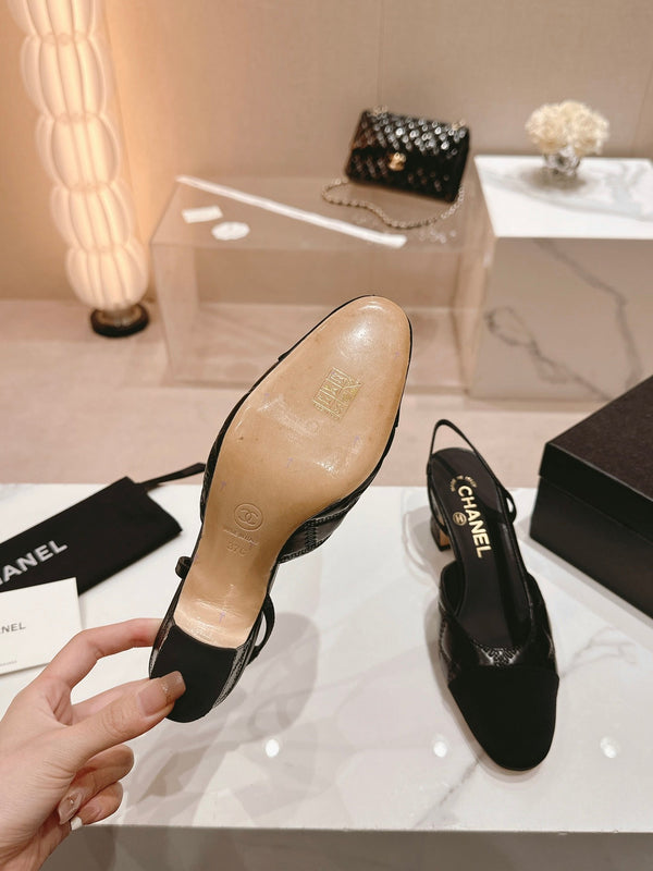 cc slingbacks 55 in pelle di agnello nera con ricamo in grosgrain
