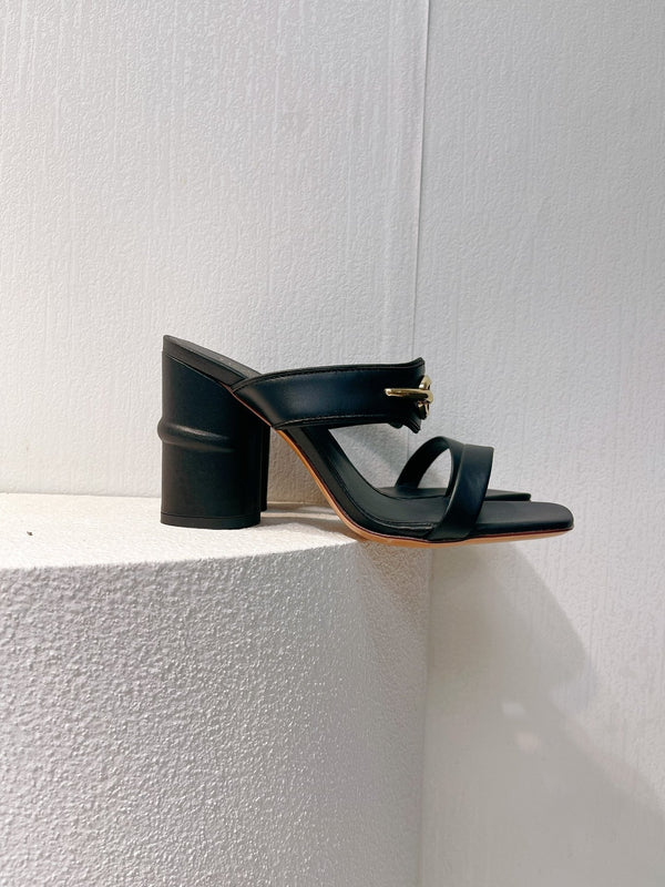 Sandalo con tacco VT in pelle di vacchetta nera 292877