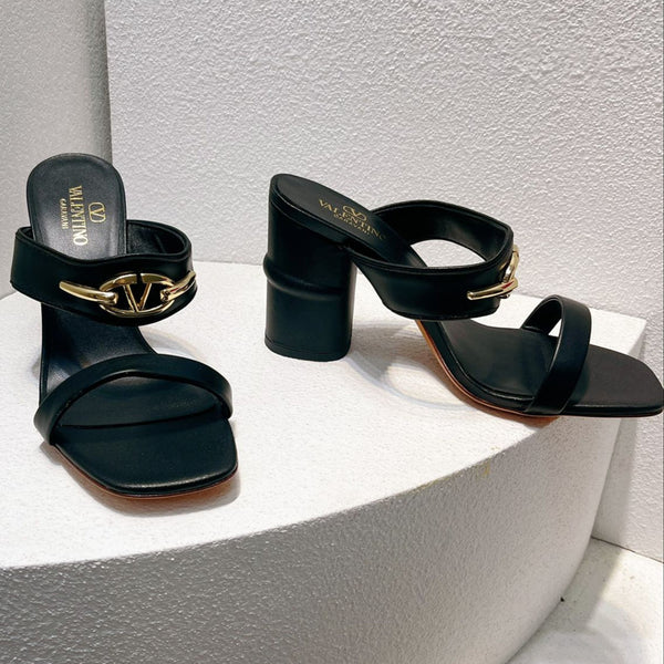 Sandalo con tacco VT in pelle di vacchetta nera 292877