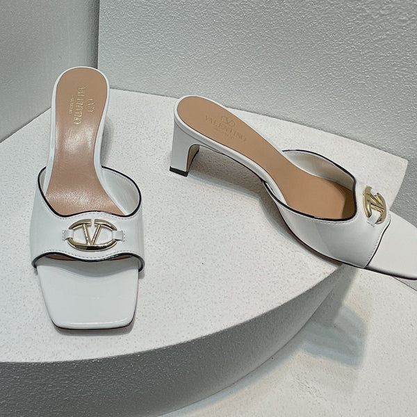 Sandalo con tacco medio VT in pelle di pecora bianca 292758