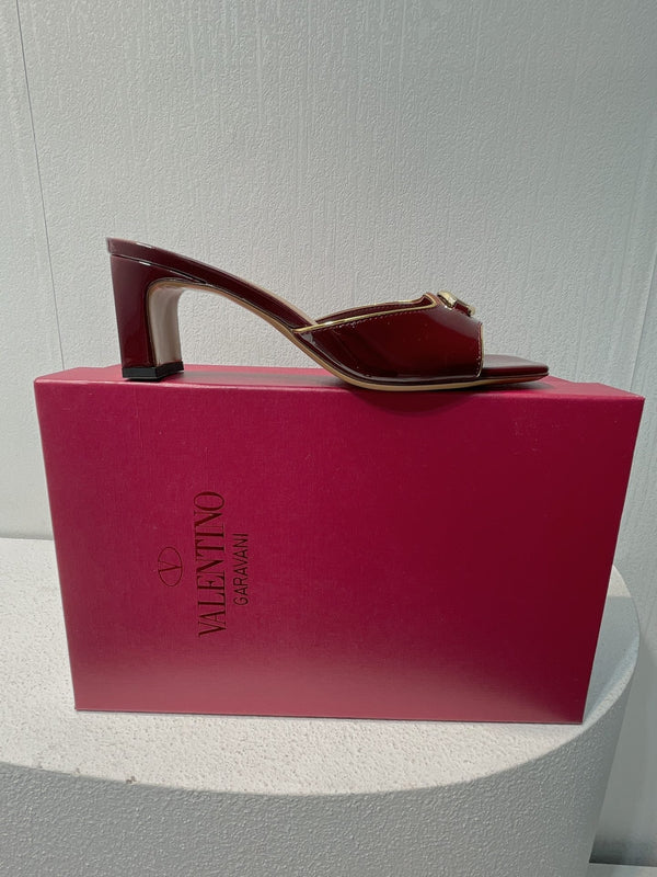 Sandalo con tacco medio VT in pelle di pecora rosso rubino 292761