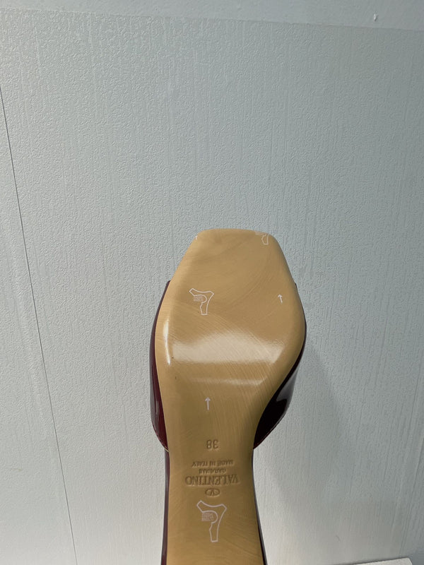 Sandalo con tacco medio VT in pelle di pecora rosso rubino 292761