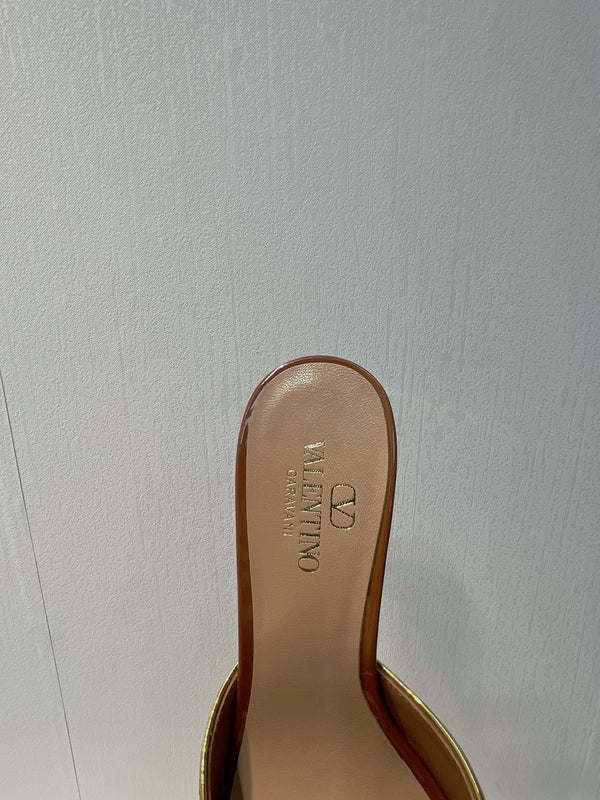 Sandalo con tacco medio VT in pelle di pecora marrone 292762