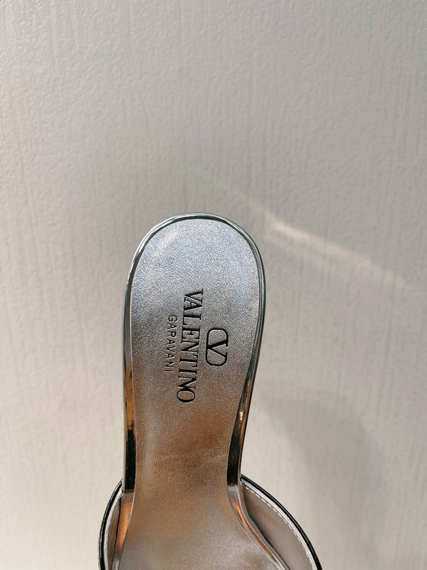 Sandalo con tacco medio VT in pelle di pecora argentata 292765