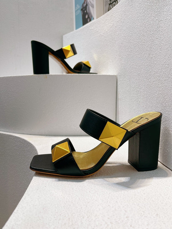 Sandali in pelle con borchie VT One in vacchetta nera 292887