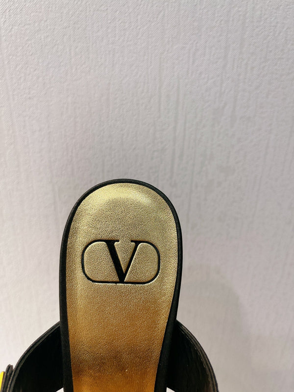 Sandali in pelle con borchie VT One in vacchetta nera 292887