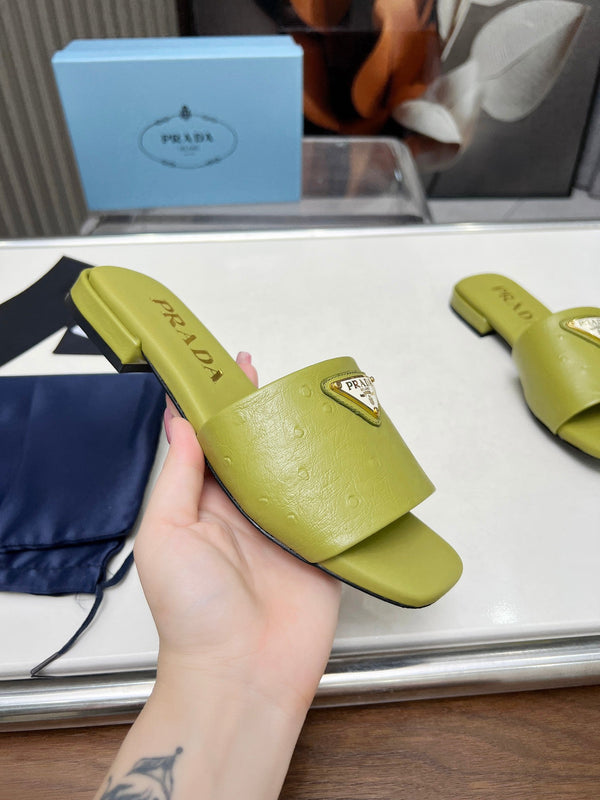 CIABATTE PRA SAFFIANO VERNICIATE MOTIVO STRUZZO PEAR CALFSELL