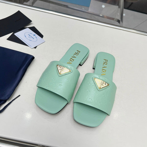 PRA SAFFIANO PATENT SLIDES MOTIVO STRUZZO PELLE DI VITELLO SEAFOAM