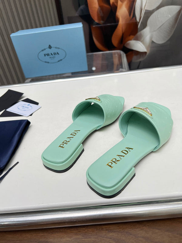 PRA SAFFIANO PATENT SLIDES MOTIVO STRUZZO PELLE DI VITELLO SEAFOAM