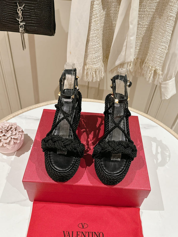 Garavani Rockstud Wedge Sandals 100mm In Black Calfskin And Nylon Rope 829395