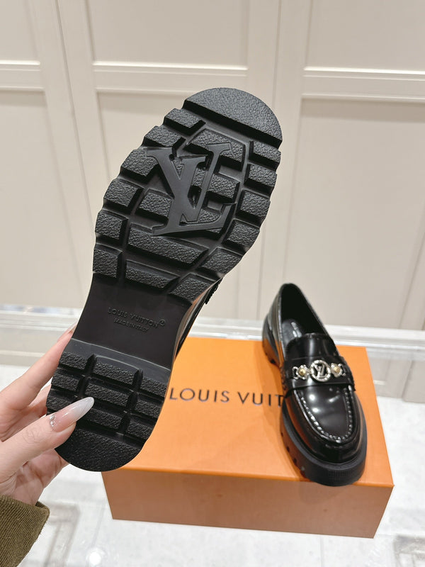 LV District Flat Loafer Full Black Calfskin 480791