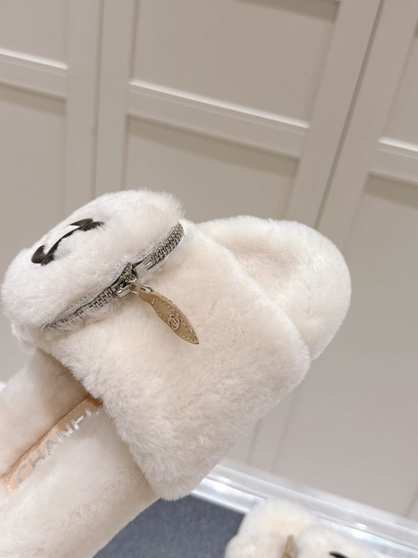 Chanel 25A Early Autumn Slippers Cream Wool 393077