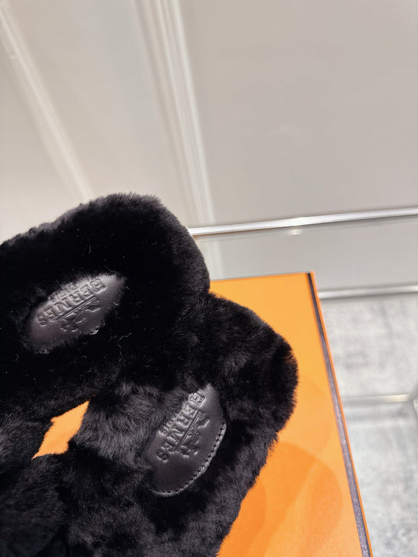 HM Oran slippers sliver buckle black wool