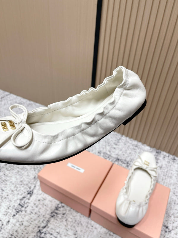 Miu Mary Jane plat en peau de mouton blanche 591573