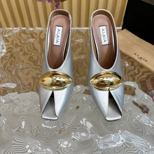 DÉCOLLETÉ ALAIA AZZEDINE IN VITELLO ARGENTO CON FERRAMENTA ORO