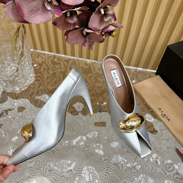 DÉCOLLETÉ ALAIA AZZEDINE IN VITELLO ARGENTO CON FERRAMENTA ORO