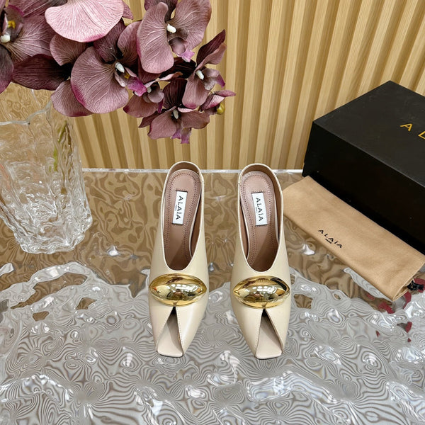 DÉCOLLETÉ ALAIA AZZEDINE IN PELLE DI VITELLO BEIGE CREMA CON FERRAMENTA ORO