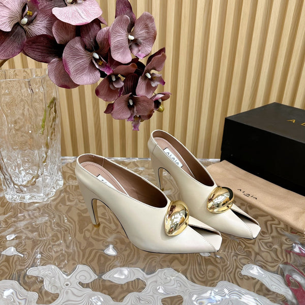 DÉCOLLETÉ ALAIA AZZEDINE IN PELLE DI VITELLO BEIGE CREMA CON FERRAMENTA ORO