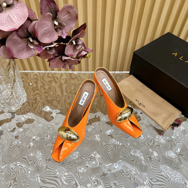 DÉCOLLETÉ ALAIA AZZEDINE IN PELLE DI VITELLO ARANCIONE MANDARINO CON FERRAMENTA ORO