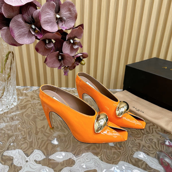 DÉCOLLETÉ ALAIA AZZEDINE IN PELLE DI VITELLO ARANCIONE MANDARINO CON FERRAMENTA ORO