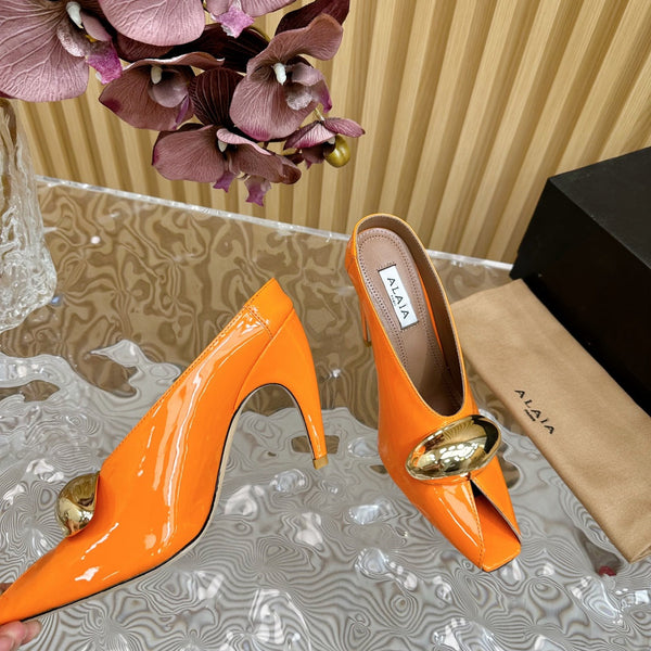 DÉCOLLETÉ ALAIA AZZEDINE IN PELLE DI VITELLO ARANCIONE MANDARINO CON FERRAMENTA ORO