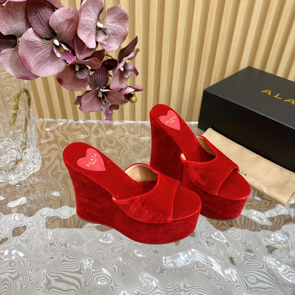 ZEPPA ALAIA IN VELLUTO ROSSO CILIEGIA CON CUORE RICAMATO