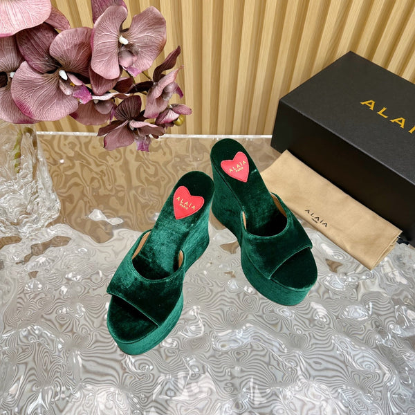 ZEPPA ALAIA IN VELLUTO VERDE FORESTA CON CUORE RICAMATO