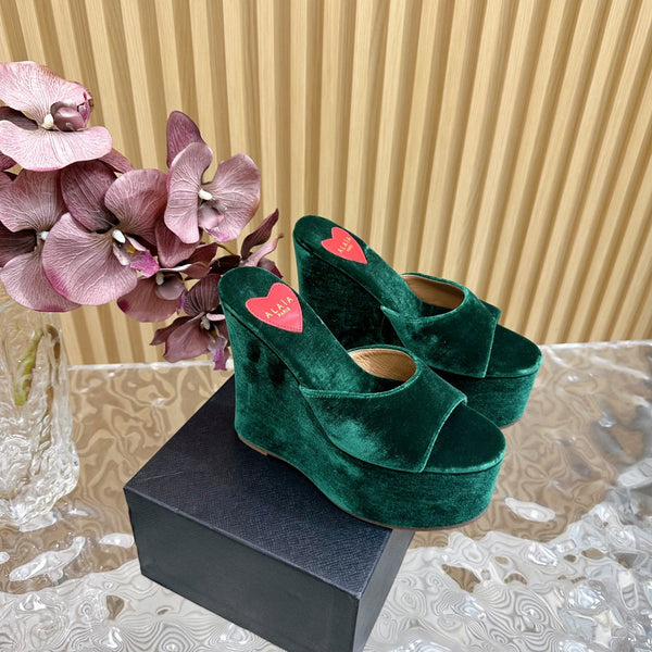 ZEPPA ALAIA IN VELLUTO VERDE FORESTA CON CUORE RICAMATO