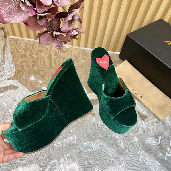 ZEPPA ALAIA IN VELLUTO VERDE FORESTA CON CUORE RICAMATO