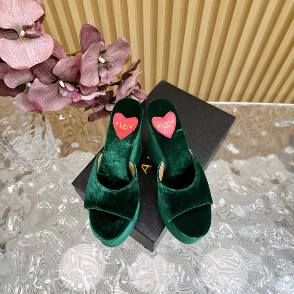 ZEPPA ALAIA IN VELLUTO VERDE FORESTA CON CUORE RICAMATO
