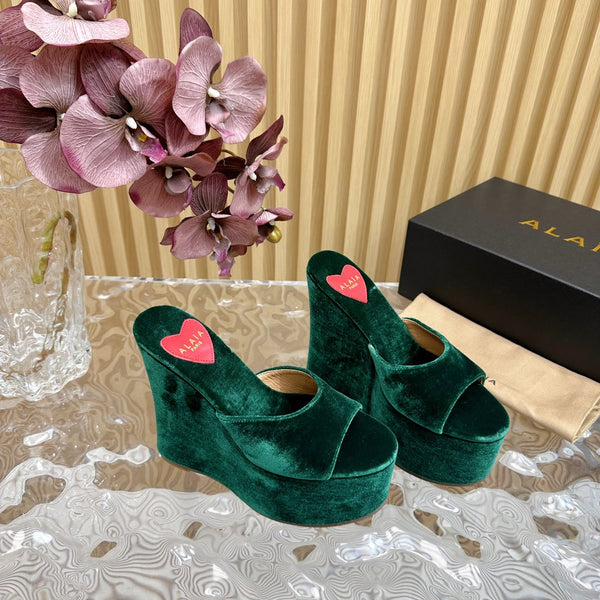 ZEPPA ALAIA IN VELLUTO VERDE FORESTA CON CUORE RICAMATO