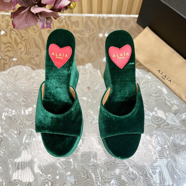 ZEPPA ALAIA IN VELLUTO VERDE FORESTA CON CUORE RICAMATO