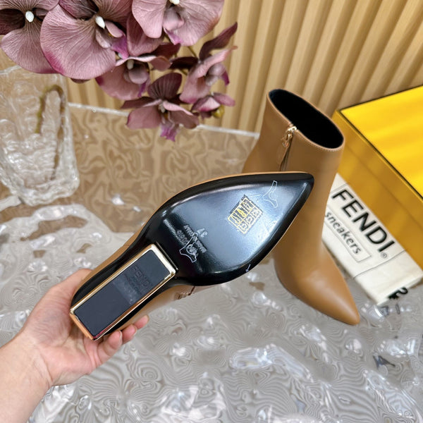 STIVALI FENDI FIRST 80 MM IN PELLE DI VITELLO MARRONE SIDRO CON FERRAMENTA ORO
