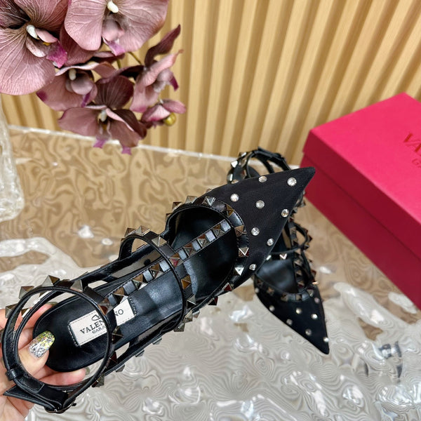 DÉCOLLETÉ ROCKSTUD EFFETTO SPECCHIO CON CINTURINI E BORCHIE COORDINATE 95 MM PELLE DI VITELLO NERA E RETE