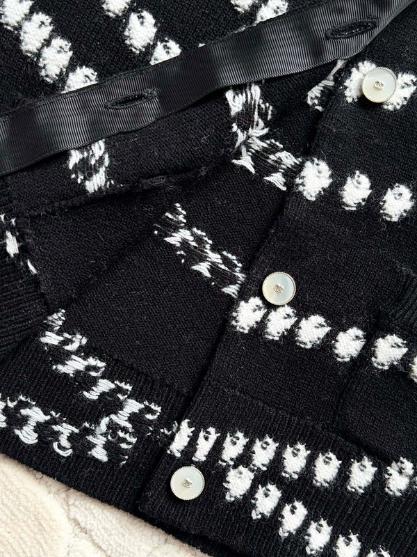 Chanel 25P Cardigan Black Mix White Cashmere 237301