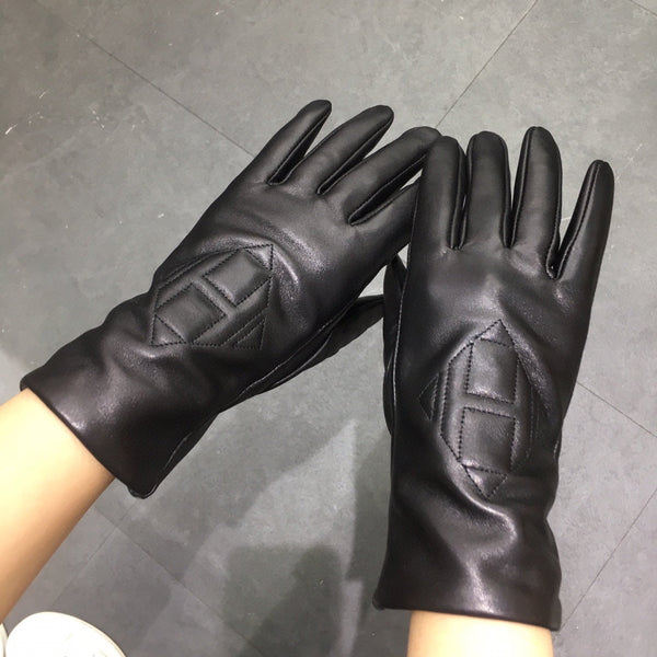 GLOVES IN BLACK IMPORTER LAMBSKIN 397050